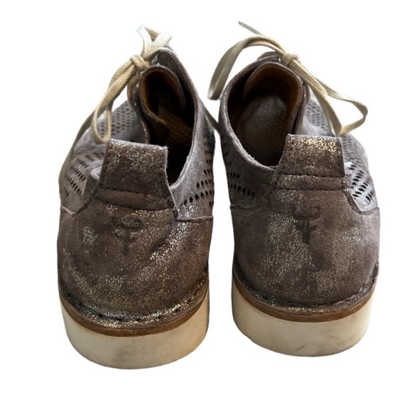 Trask Lena Perforated Metallic Leather Sneaker Silver Size 8 - Picture 3 of 3